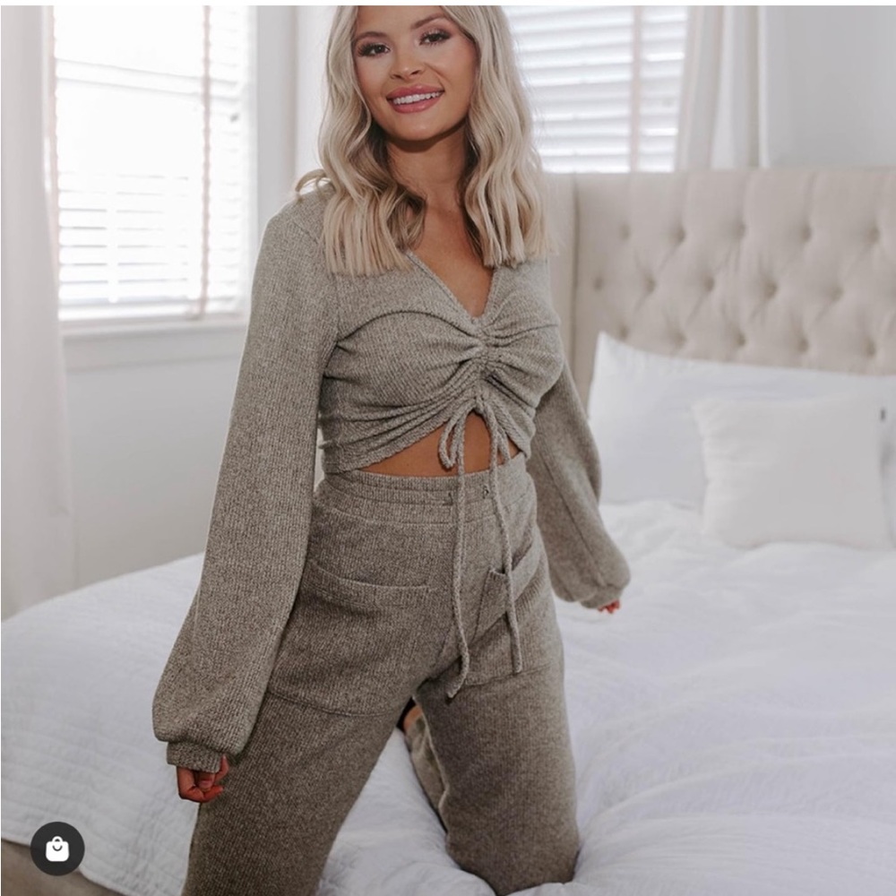 KITTENISH TIE FRONT TOP